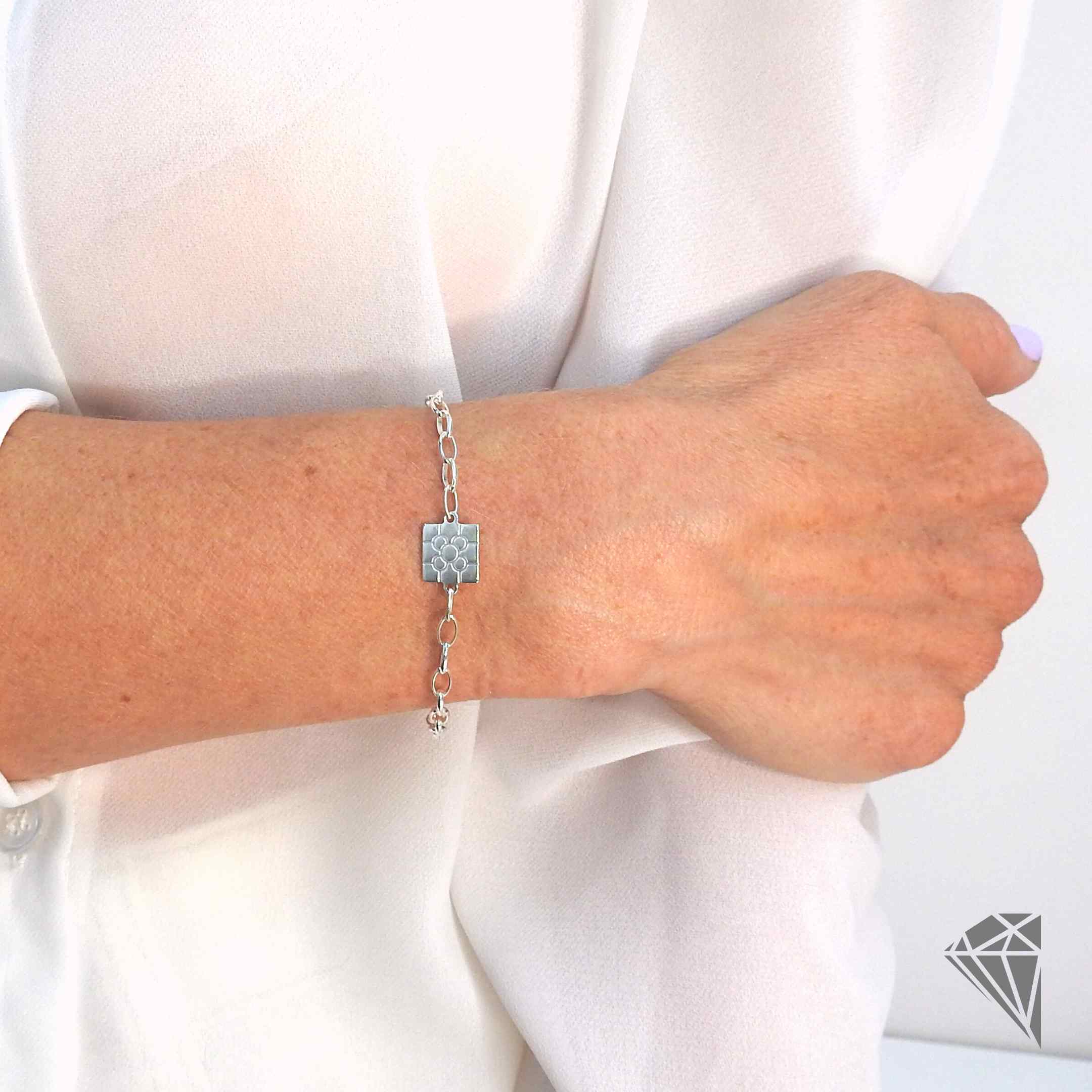 pulsera-plata-la-baldosa-de-bilbao-agarre